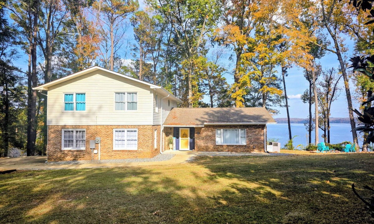 Eufaula House | "TRANQUILITY" A LAKEFRONT RETREAT ON LAKE EUFAULA