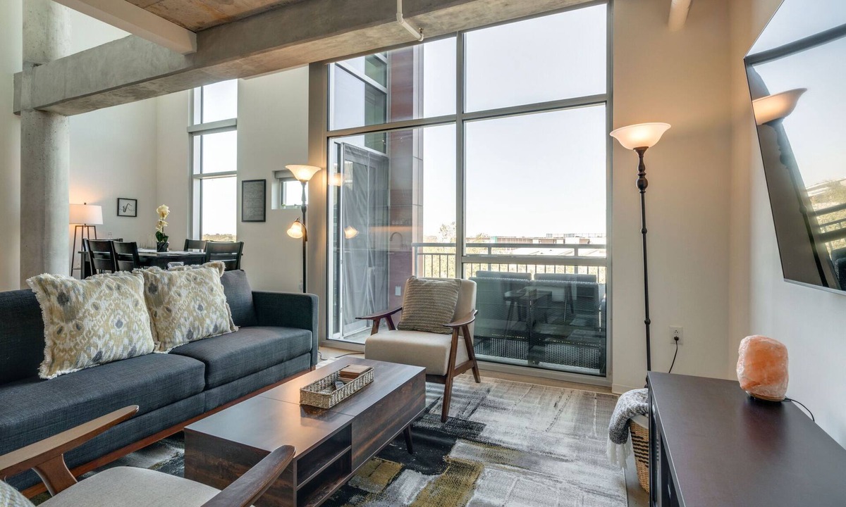 McFerrin Park Condo | Traveler's Haven 1bd 1 and half bath 2 story East Nashville Condo