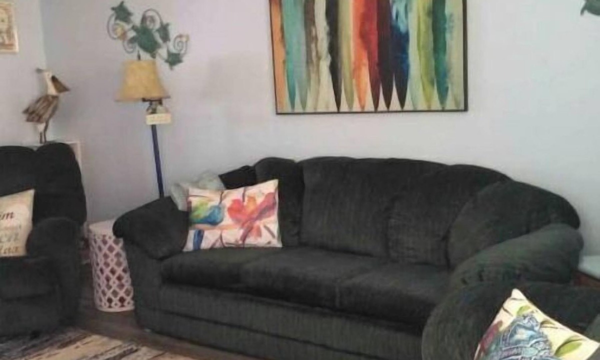 Dauphin Island House | Tropical Dreams !Super cute, clean and close to the beach! New pickleball court!