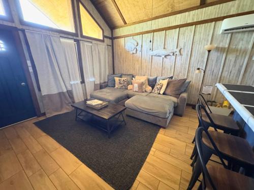 Groveoak House | Twin Cabins Lake Guntersville | Pet Friendly | Fenced Yard | Boat Parking - ViP Retreat