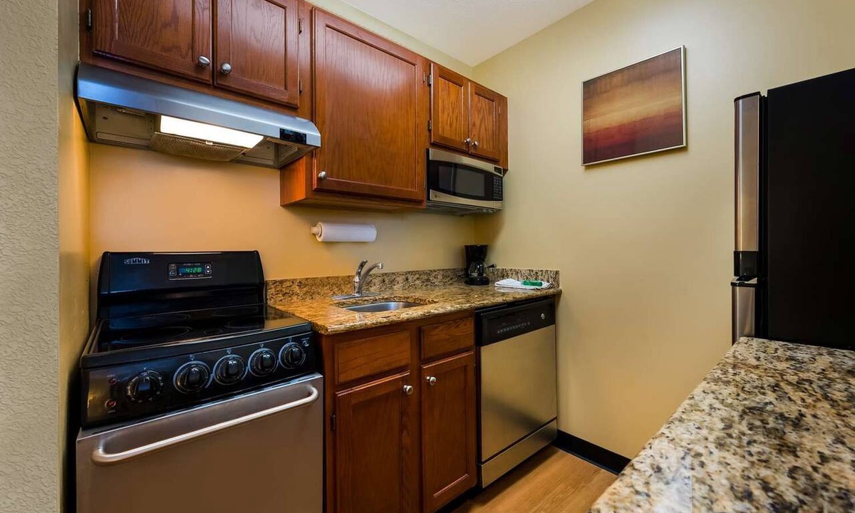 Novi Apartment | Two Bedroom Suite Perfect for Long Stays Near Twelve Oaks Mall – Minutes Away