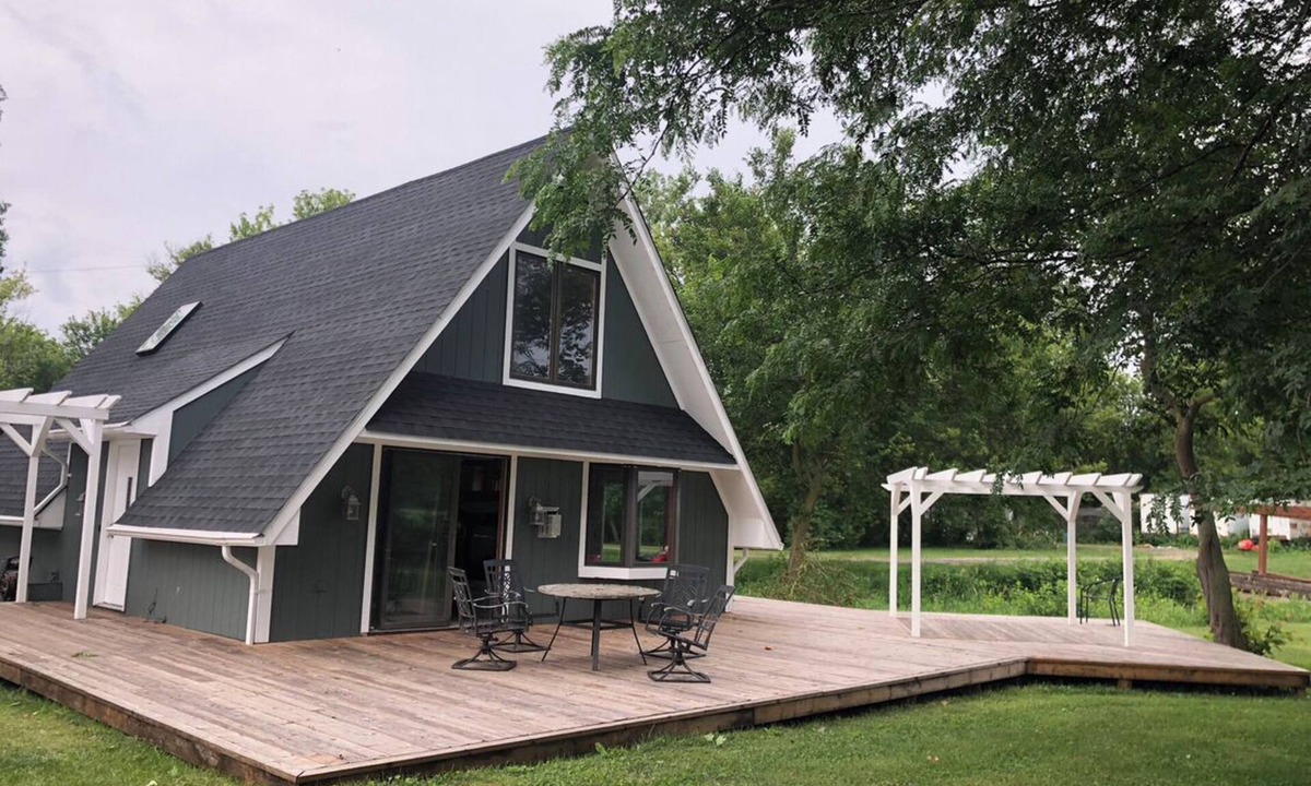 Stroh Cabin | Unwind at this charming A-frame cabin on the lake, ideal for families and pets!