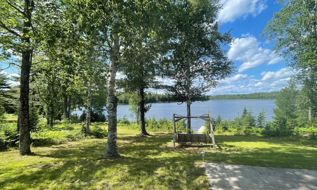 Crystal Falls Cabin | UP Lakeside Cabin - Summer Lakefront Cabin — Swim, Paddle & Relax