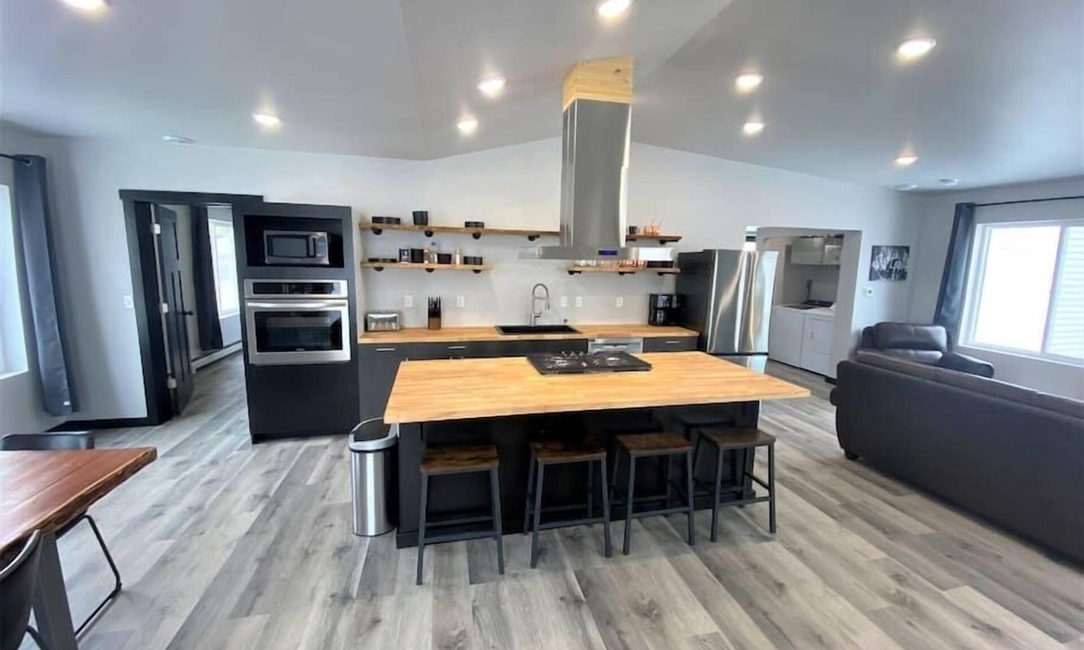 Hancock House | Up North Luxury w/Unmatched Charm! 2 miles to MTU!
