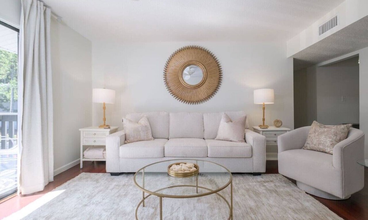 Vestavia Hills Apartment | Updated 2 Bedroom minutes from Samford/Vestavia