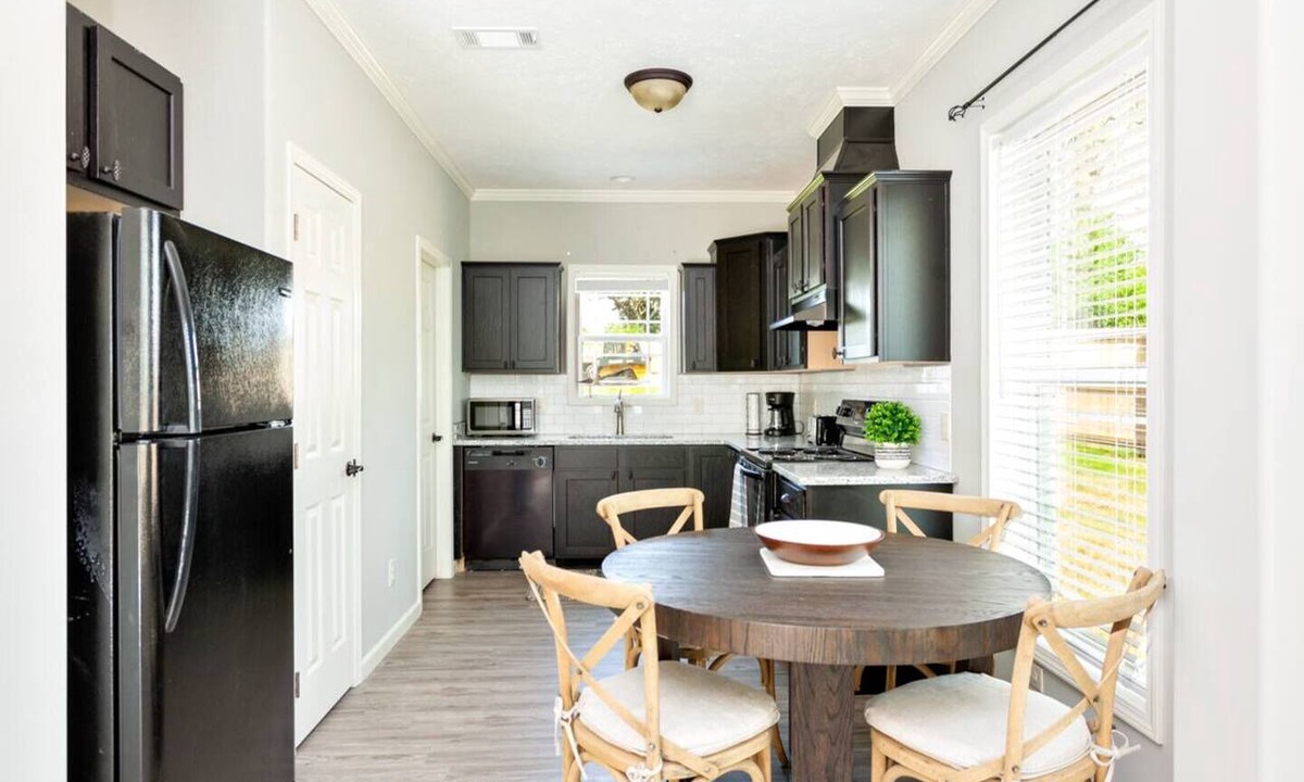 Harvest Apartment | Upscale Duplex Getaway for 4 near Madison