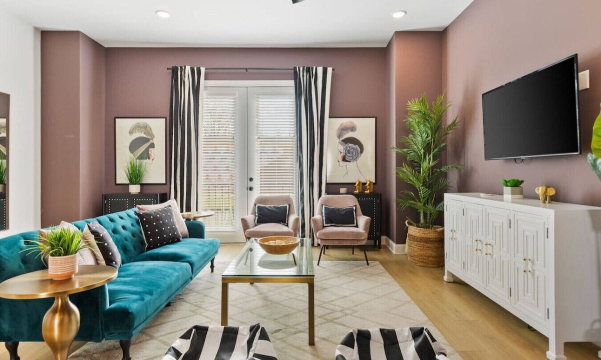 North Nashville House | Upscale Townhome 3 miles to Downtown w/2 Car Garage
