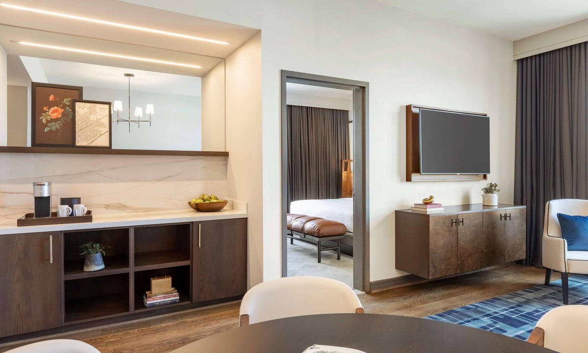 Homewood Hotel | Valley Hotel Homewood Birmingham, Curio Collection by Hilton