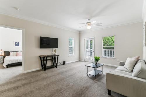 Valley Apartment | Verandas 1836 I Modern 2Bd I Parking I Pool I Gym