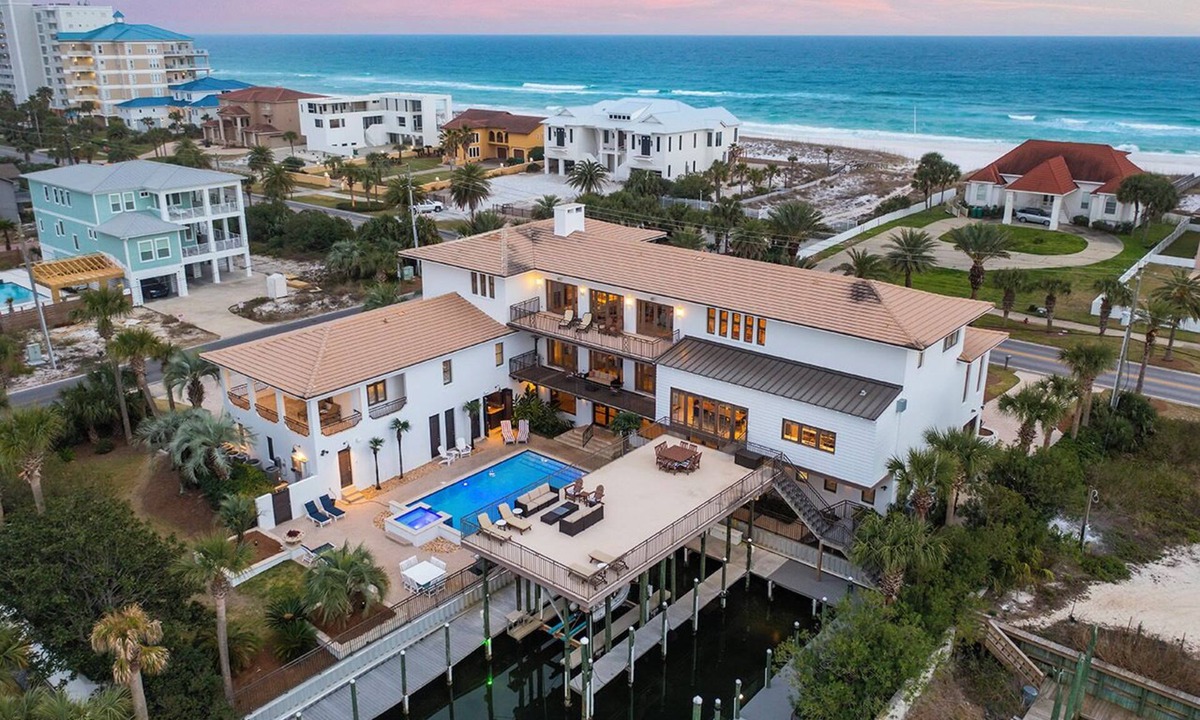 Holiday Isle House | Villa Blanco - Huge Waterfront Home in Destin Near the Beach with Large Private Pool & Theater