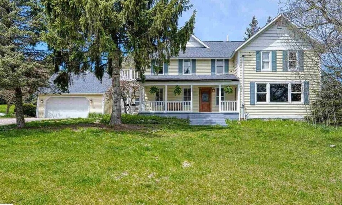 Lake Leelanau House | Vineyard Views House & Guest House, Suttons Bay - close to Traverse City, Leland