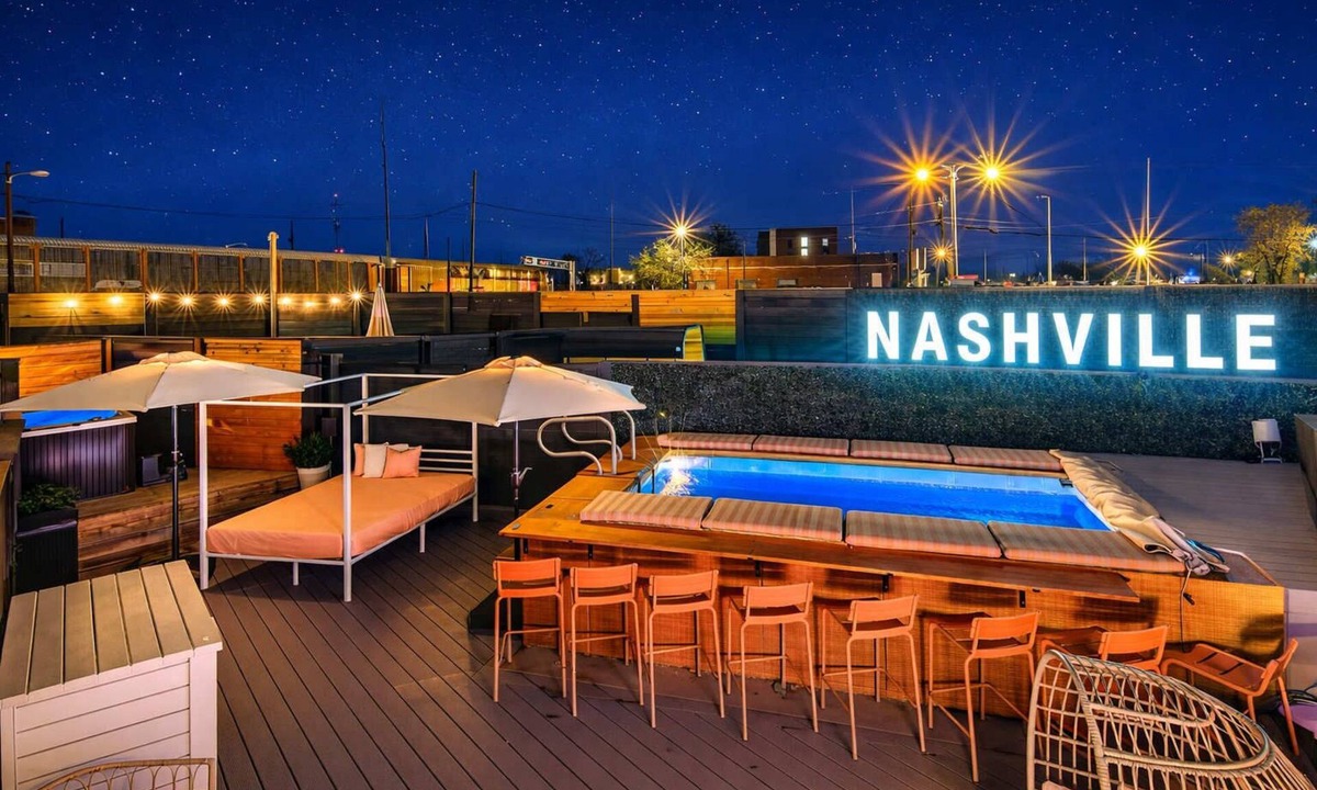 North Capitol House | Walk to Broadway 14 Beds Pool/Hot Tub Sauna!