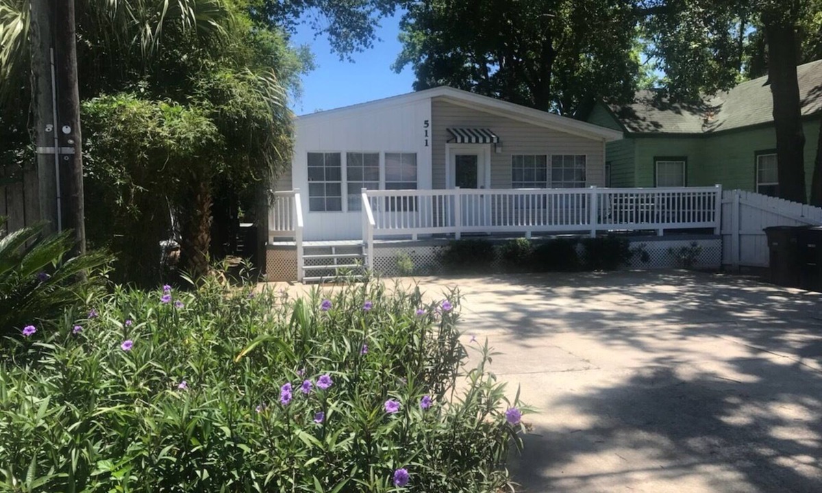 Downtown House | Walk to Downtown restaurants, markets & events. 15 min drive to Pensacola Beach!