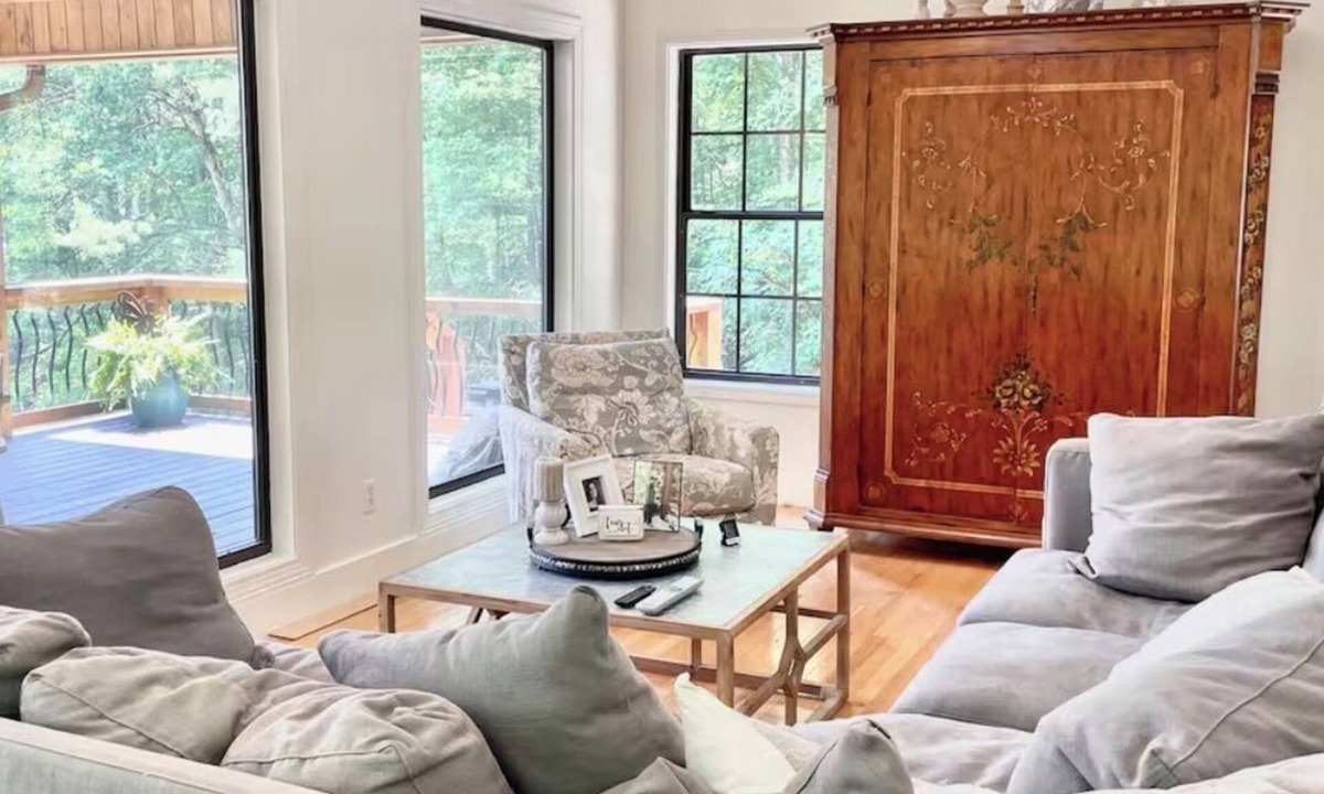 Crane Hill House | Water front Smith Lake story book cottage with HUGE open water views.