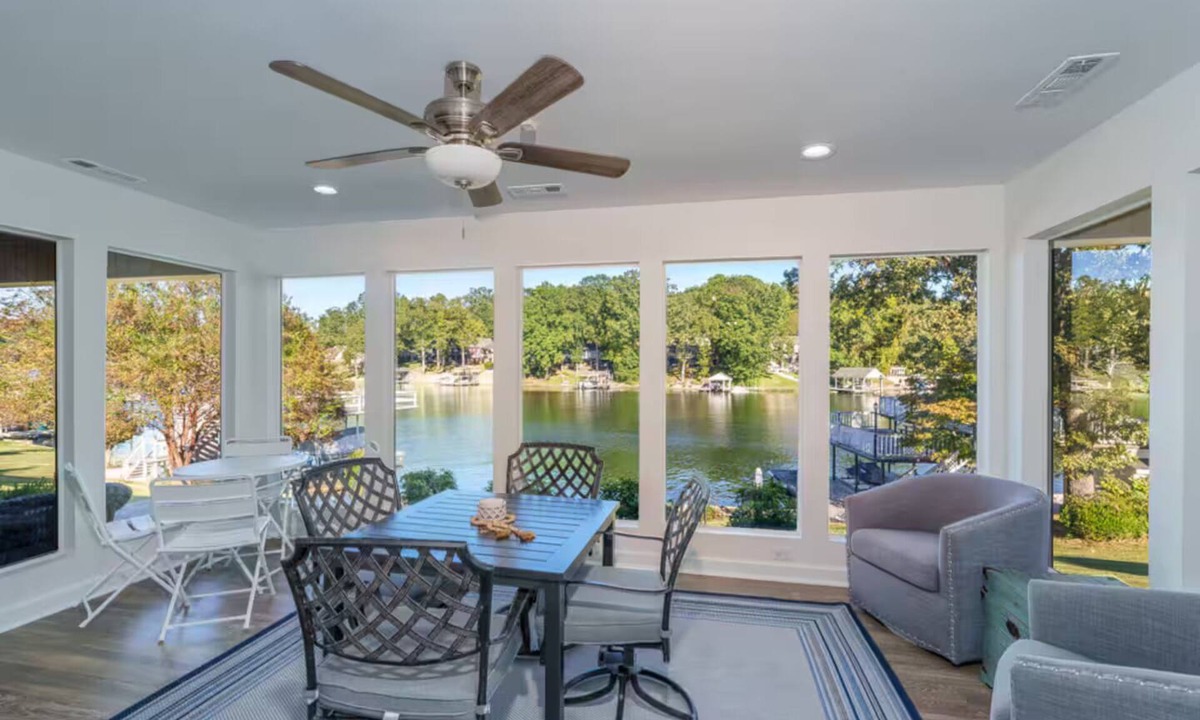 Muscle Shoals House | Waterfront Cottage Near RTJ Paddleboard + Views + Sunroom + Boathouse+ Porches