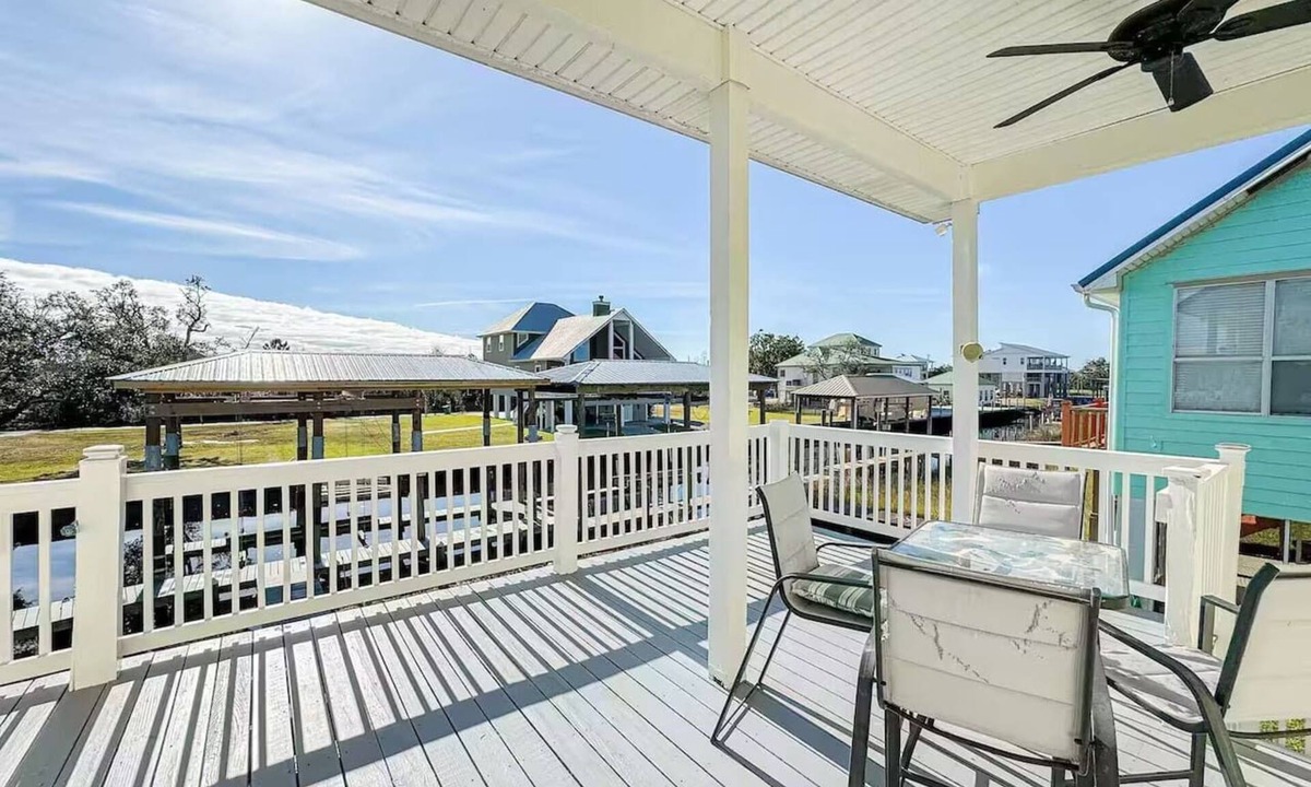 Shoreline Park House | Waterfront escape at Jourdan River - kayak, fishing, laid-back coastal living!