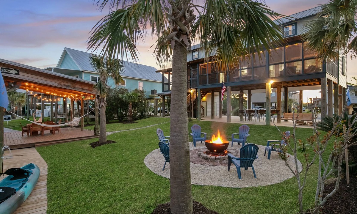 Shoreline Park House | Waterfront retreat just minutes from the beach!