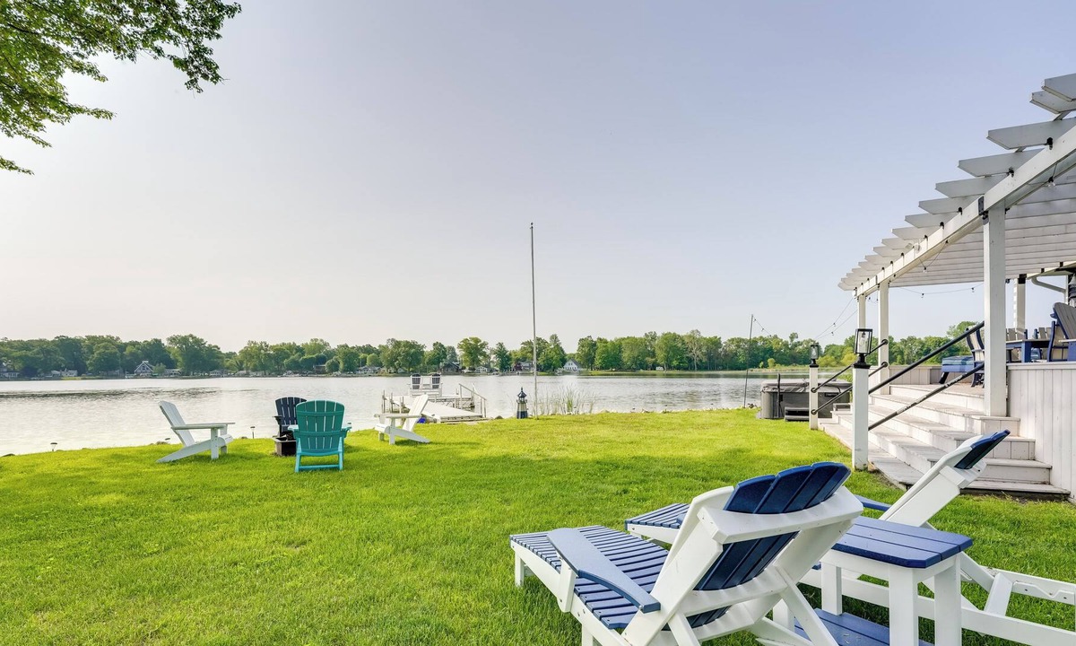 Shipshewana Cottage | Waterfront Retreat, 10 Mi to Dtwn Shipshewana