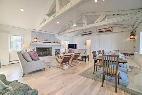 Suttons Bay House | Waterfront Suttons Bay: Wine Trail, Pickleball Ct