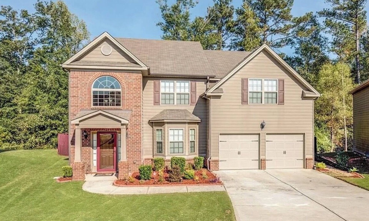 Jonesboro House | Welcome to Mr. T's Palace! Stay big. Relax easy. Your Home away from Home.