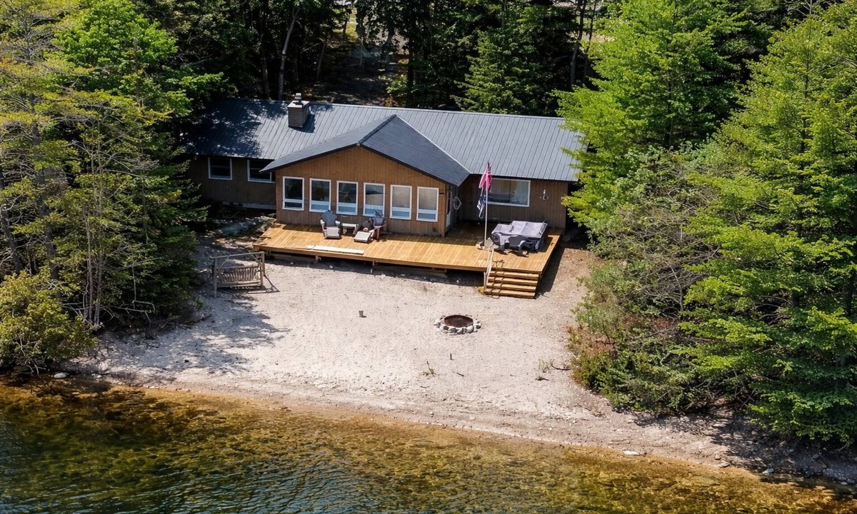 Millersburg House | Welcome to your peaceful Lake Huron getaway located along US Highway 23 N in Ocqueoc.