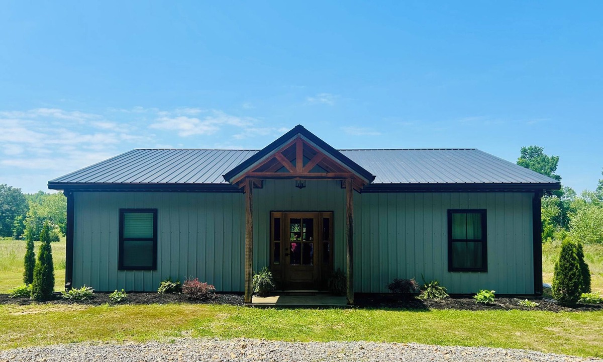 McEwen House | Whiskey And Wine Creekside Hideaway with Speakeasy - 1 hour from Nashville