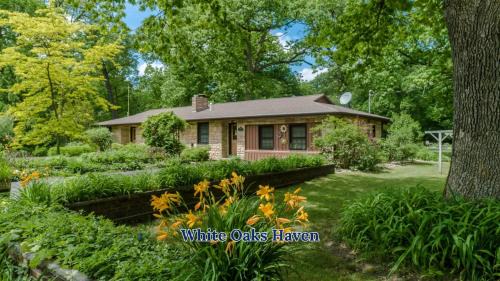 Kendall House | White Oaks Haven - Dog-Friendly Nature Escape with Hot Tub and Fire Pit