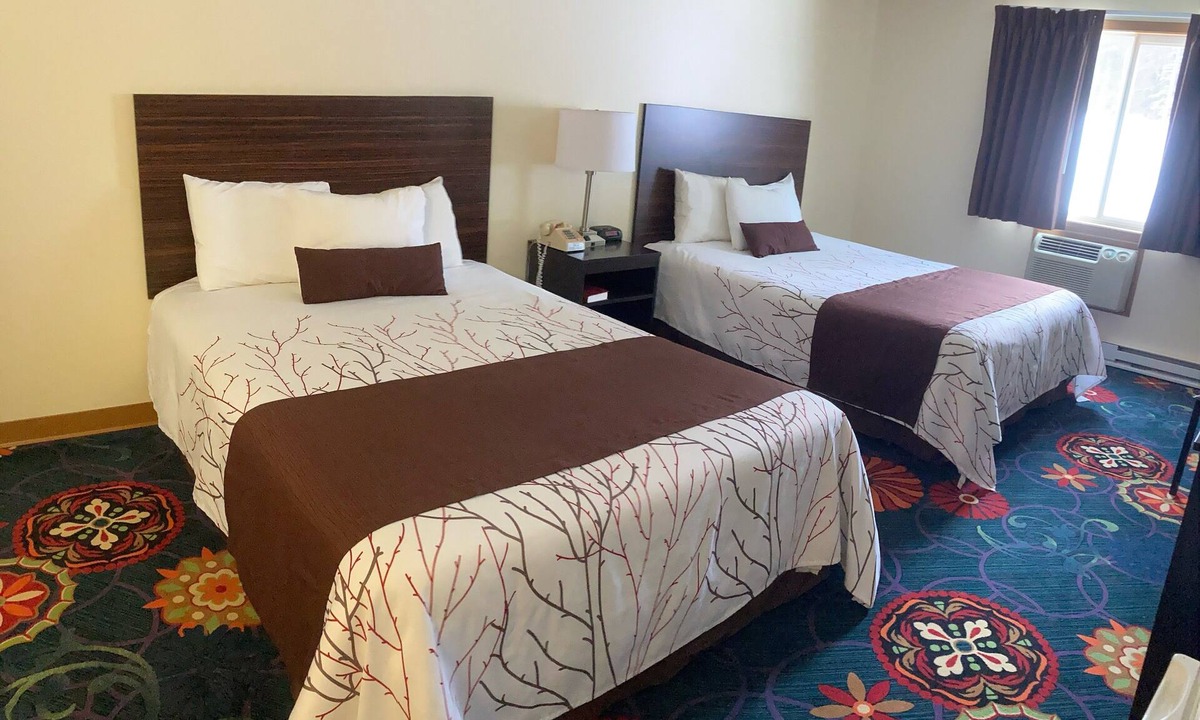 Christmas Hotel | White Pine Lodge