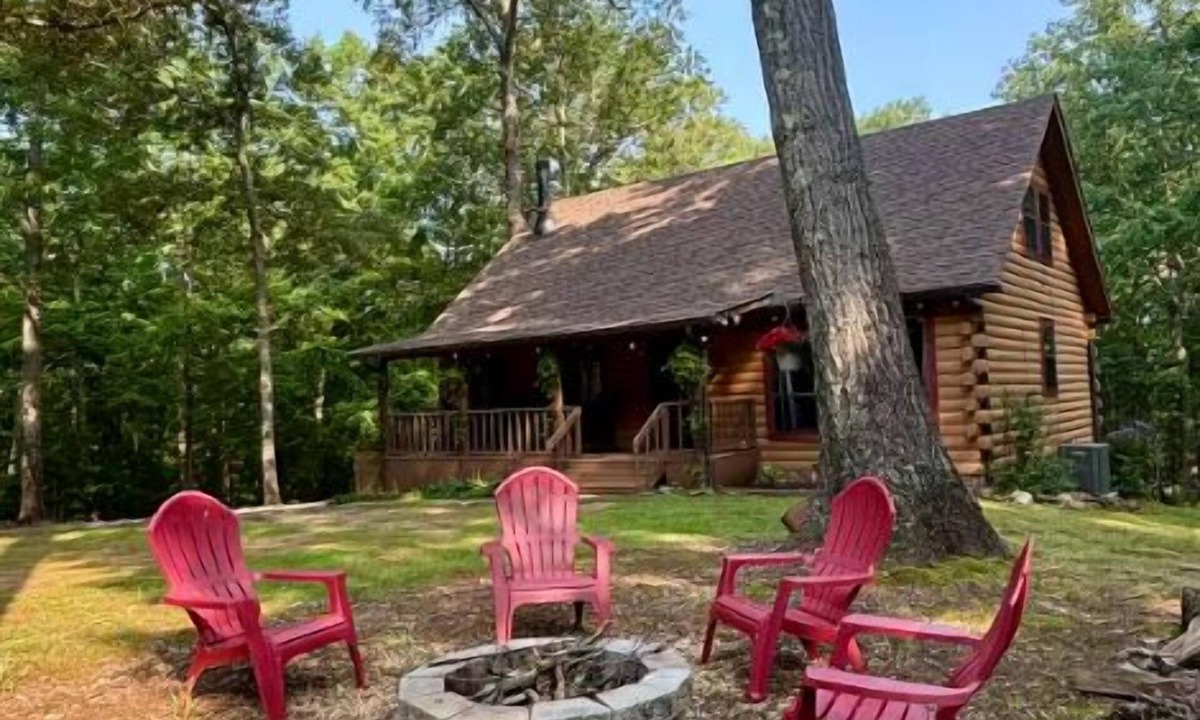 Cartersville Cabin | Woodsy Retreat Cabin Sleeps 9 6 Min to LakePoint MTB Trails Nearby
