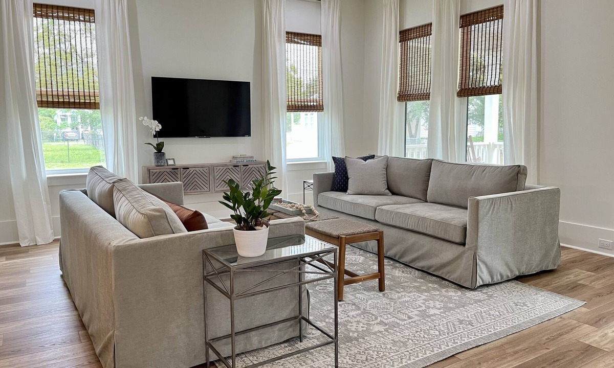 Bay St Louis House | You’ll FALL for fall in Bay St. Louis. You won’t want to “leaf”! Dog-friendly