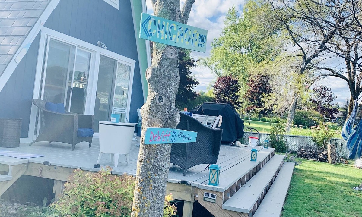Oscoda House | Your home away from home w/comfy furnishings, beachy vibes & coastal decor