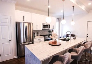 Centrally Located Farmhouse in Downtown Atlanta