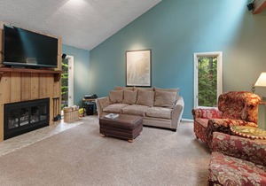 Harbor Cove condo w/ balcony and fireplace - private beach!