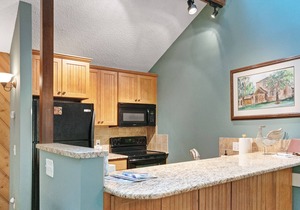 Harbor Cove condo w/ balcony and fireplace - private beach!