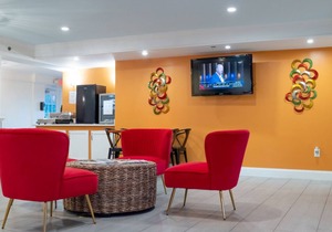 Maximum Comfort! 3 Family-Friendly Units, Free Parking, Pet-Friendly, Pool