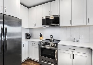 Muse | Contemporary downtown condo with private balcony & open layout