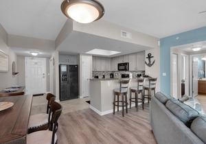 🌅Palms 1602 Updated Condo 🌴Beach Nearby + Lagoon Pool