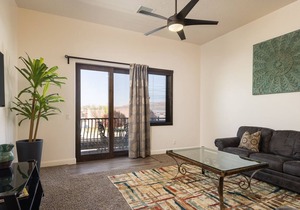 Unique Stay in Downtown Moab! Master Bedroom Climbing Wall - Elevated Bunks in Moab