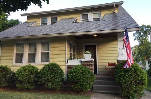 Northeast South Bend House | 1.3 Miles from ND campus! Short walk or bike ride straight down Twykenham.