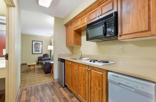 Findlay Apartment | 1 King Bed | Non-Smoking, Kitchen