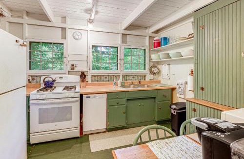 Grand Haven House | ~ 1 Mi to Dtwn Grand Haven: Lake Michigan Cabin