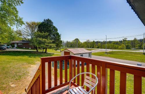 Collegedale House | 1 Mi to SAU & McKee Foods Campus! Condo w/Balcony