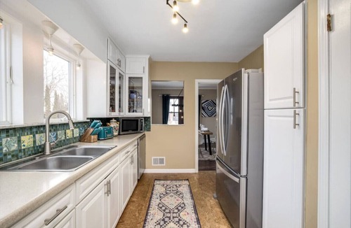 Ann Arbor Apartment | 10 Mins To The Big House/Sleeps Up To 10 Guests