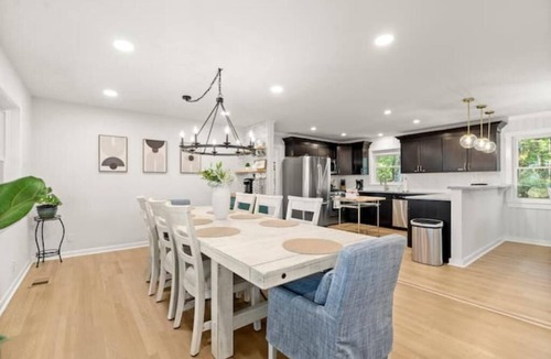 Acworth House | 12 min to Lakepoint Sports! 5 bedroom house. Game room. Fire Pit. Weddings!