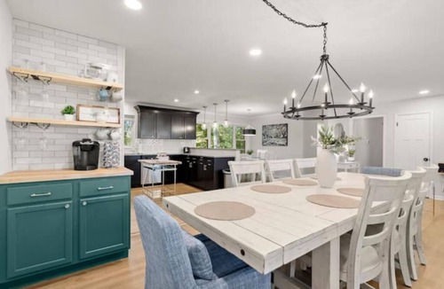 Acworth House | 12 min to Lakepoint Sports! 5 bedroom house. Game room. Fire Pit. Weddings!