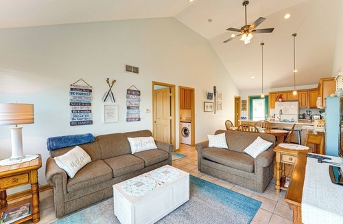 Grand Junction Cottage | 13 Mi to South Haven: Lakefront Retreat w/Dock!