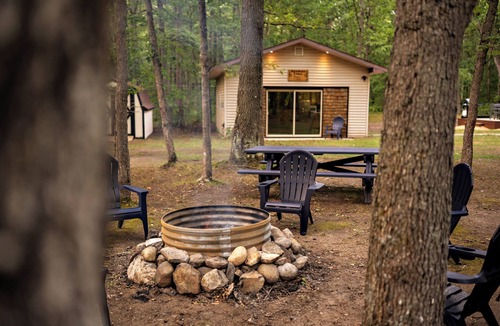 Wellston Cabin | 15 min to Caberfae ski resort and Steelhead fishing