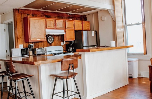 Oxford Apartment | 15% off Spring Special | Historic Bank | Wi-Fi | Close to Purdue