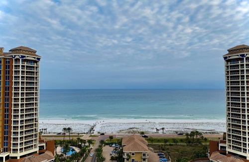 Pensacola Beach Condo | 16𝒕𝒉 𝑺𝒕𝒐𝒓𝒚 𝑯𝒊𝒈𝒉 𝑹𝒊𝒔𝒆 𝑳𝒖𝒙𝒖𝒓𝒚 𝒢𝓊𝓁𝒻 𝒱𝒾ℯ𝓌 5 𝑺𝒕𝒂𝒓 2br