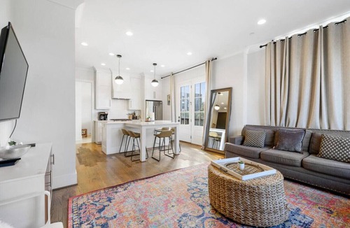 Rolling Mill Hill Apartment | 18 Bed Downtown View Walk To Broadway